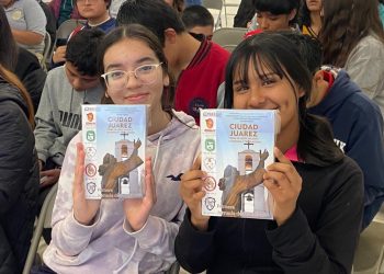Presentan estudiantes de Secundaria el libro “Ciudad Juárez, tierra de gente valiente esforzada y trabajadora”