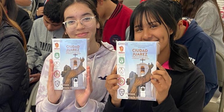 Presentan estudiantes de Secundaria el libro “Ciudad Juárez, tierra de gente valiente esforzada y trabajadora”