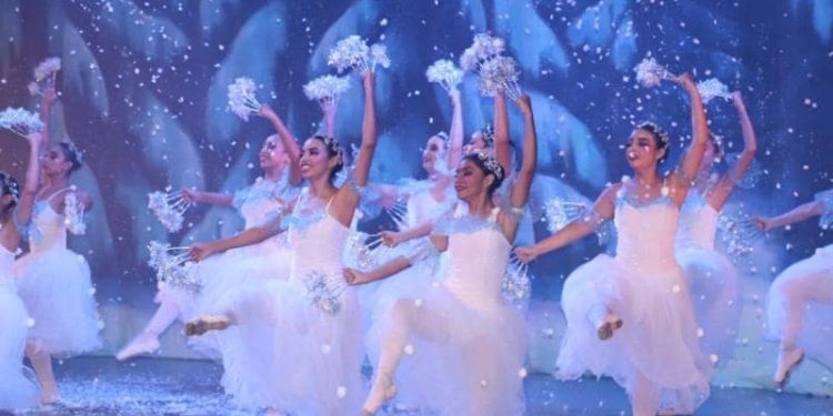 Presentan más de 100 alumnos del CEBA «El Cascanueces» en el Teatro Armando Manzanero