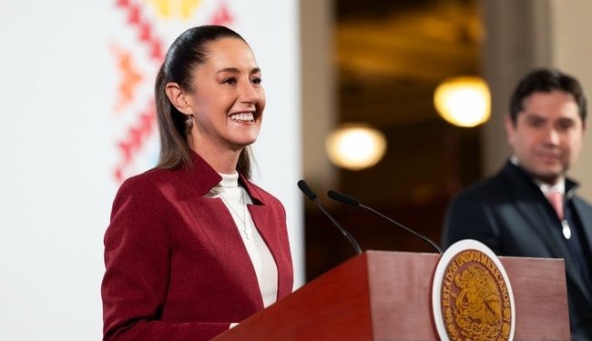 Presidenta de México resalta que, gracias al combate a la corrupción y sin aumentar impuestos, incrementaron en 5% los ingresos tributarios