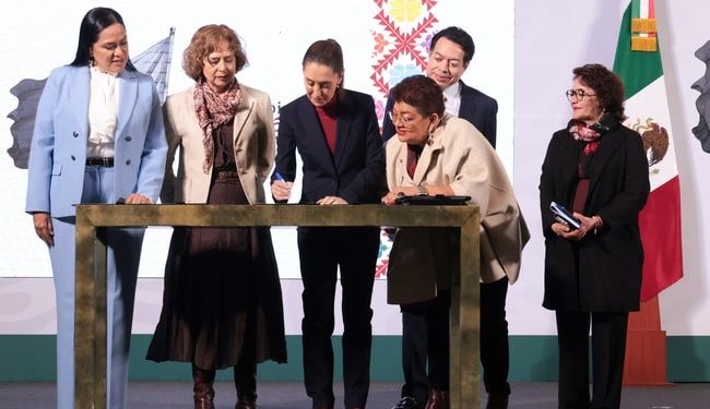 Presidenta Claudia Sheinbaum firma decreto por el cual se crea la Universidad Nacional Rosario Castellanos