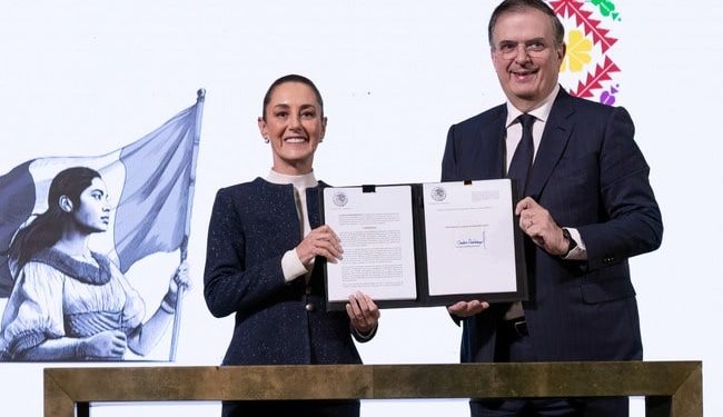 Presidenta Claudia Sheinbaum firma decreto para proteger a la industria textil nacional y fortalecer el desarrollo económico de México
