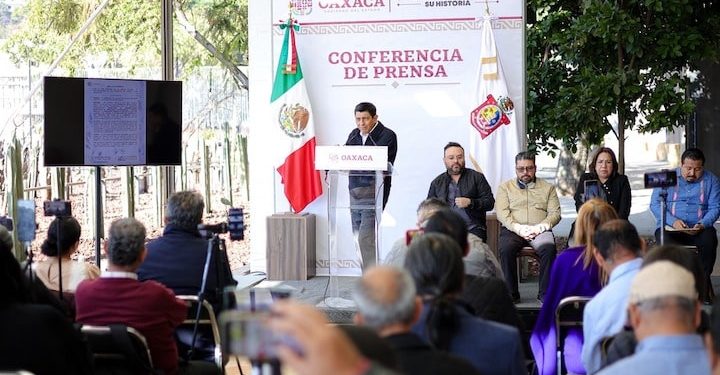 Propone Gobernador Salomón Jara justicia y revisión puntual de plazas suprimidas ante decreto