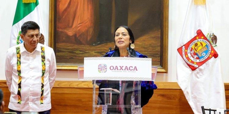 Reconoce Gobierno de Oaxaca aportación musical de Lila Downs en Latinoamérica y el mundo
