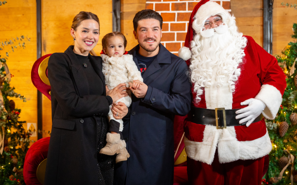 Recorre Samuel García la Macro Navidad 2024 en la Explanada de los Héroes