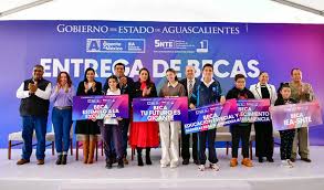 TERE JIMÉNEZ CONTINÚA LA ENTREGA DE BECAS, AHORA EN JESÚS MARÍA