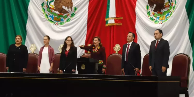 Rocío Nahle toma protesta, es la primera gobernadora de Veracruz