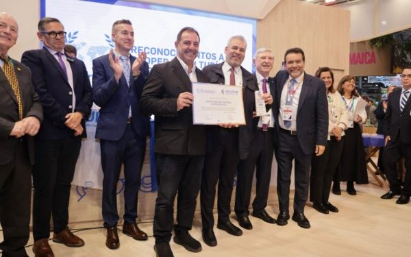 Entrega ONU reconocimiento por tradición de Noche de Muertos