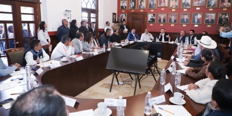 Armenta prioriza obras de la mano con municipios