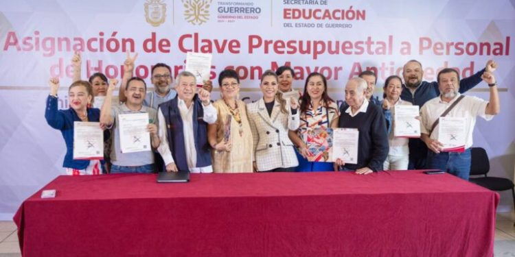 Avanza la justicia laboral en Guerrero: Evelyn Salgado entrega plazas a trabajadores administrativos y de apoyo al servicio de la educación