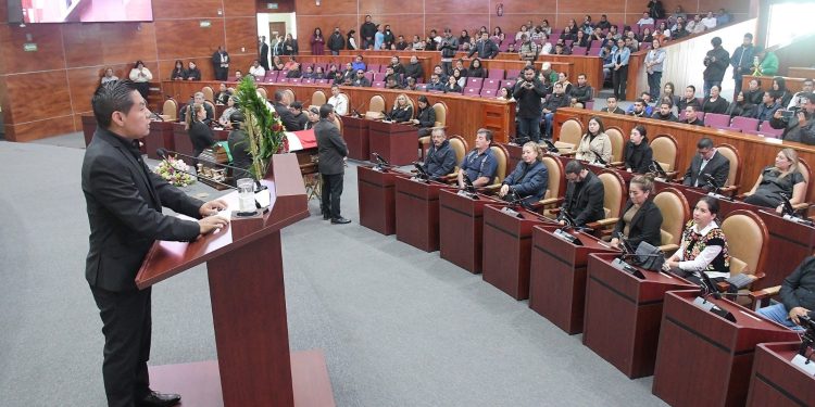 Congreso de Oaxaca realiza Sesión Solemne en honor de la diputada Kelly Jannet Cabrera González