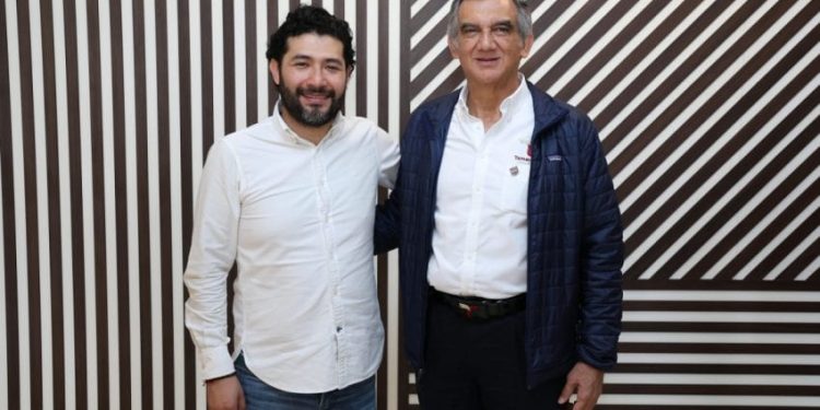 Continúa Américo Villarreal gira por la Ribereña y atiende a paisanos repatriados