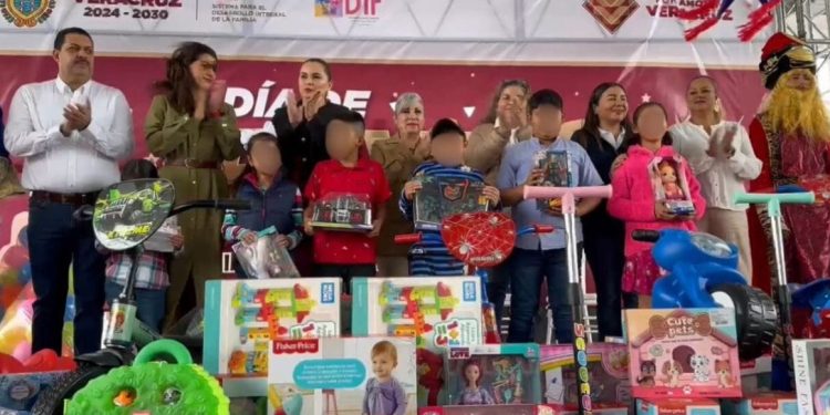 DIF entrega más de 8 mil juguetes a niñas y niños por día de Reyes