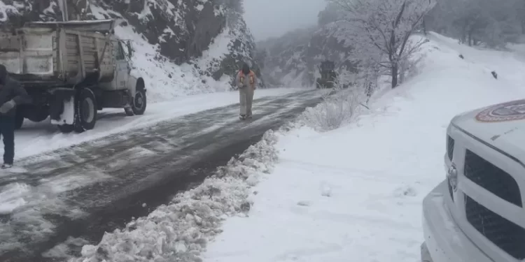 Exhorta Gobierno del Estado a extremar precauciones ante congelamiento de carreteras y calles