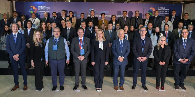 Finanzas sanas se traducen en iniciativas que benefician a las familias de Chihuahua: Maru Campos