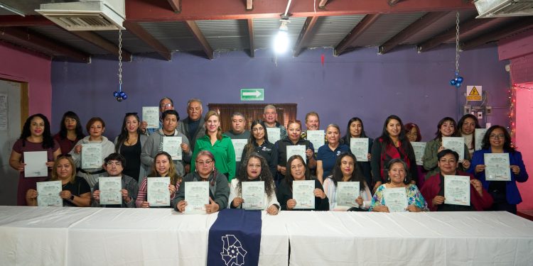 Fomenta Estado el autoempleo con más de 300 talleres dirigidos a usuarios de centros comunitarios