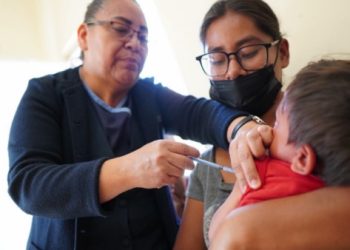 Invita Jurisdicción Sanitaria del Istmo a vacunarse contra la influenza y COVID-19