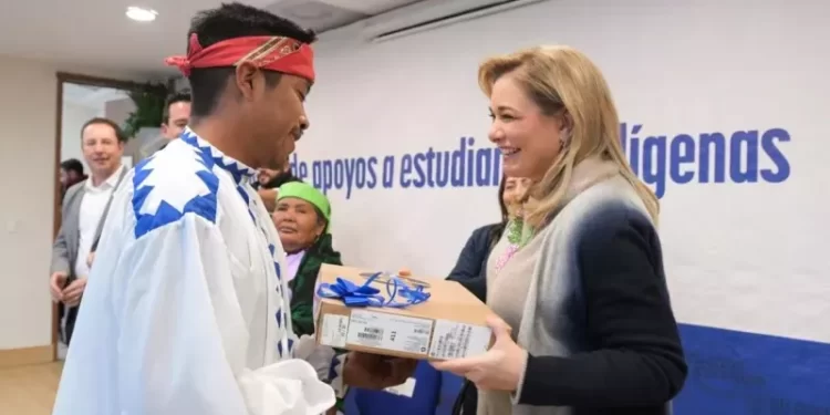 Maru Campos reafirma su compromiso de acercar los programas sociales de su Gobierno a quienes más lo necesitan