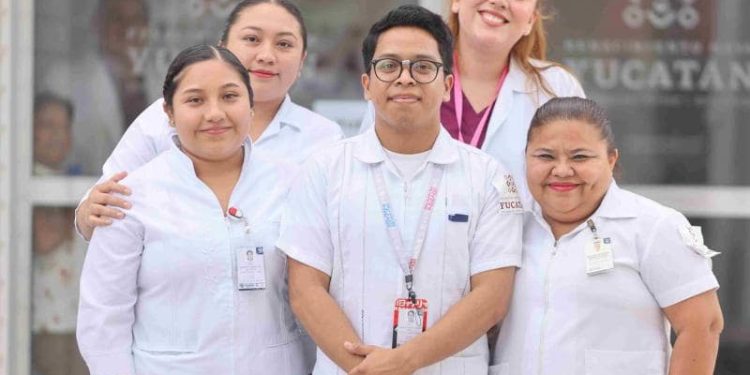 Más de 100 médicos se incorporan a unidades de primer nivel en el estado: SSY