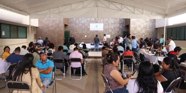 Otorga Sefin cheques a autoridades municipales que aún no han notificado cuentas bancarias