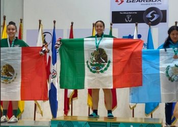 Se corona alumna del COBACH como campeona mundial juvenil de raquetbol en Guatemala