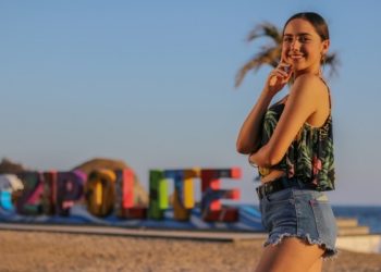 Se alista Zipolite para el décimo Encuentro Nudista