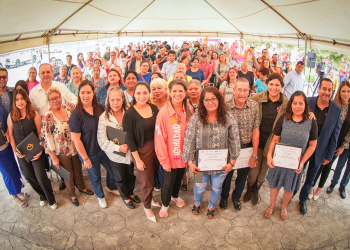 Atienden Aulas Móviles AT&T de la Nueva Ruta a más de 1,700 personas con servicios educativos