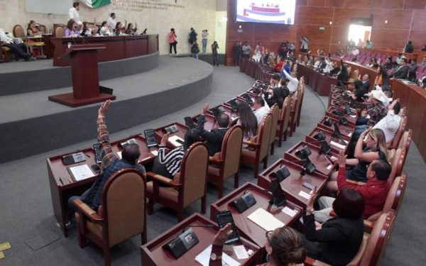 Avala Congreso de Oaxaca cambio de autoridades en dos municipios