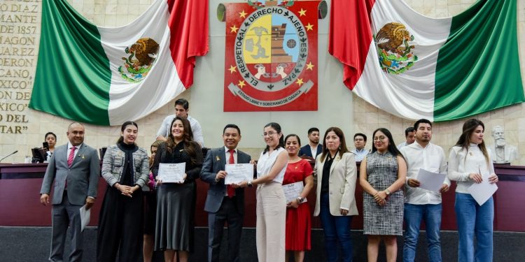 Reconoce la LXVI Legislatura a mujeres estudiantes por su contribución en el ámbito científico