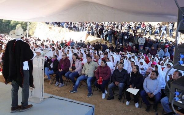 Encabeza Gobernador Salomón Jara Mega Tequio de Arranque Caminos Bienestar en Santa María Yucunicoco