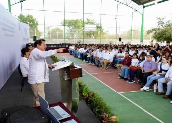 Entregan más de 400 computadoras portátiles a 13 bachilleratos estatales