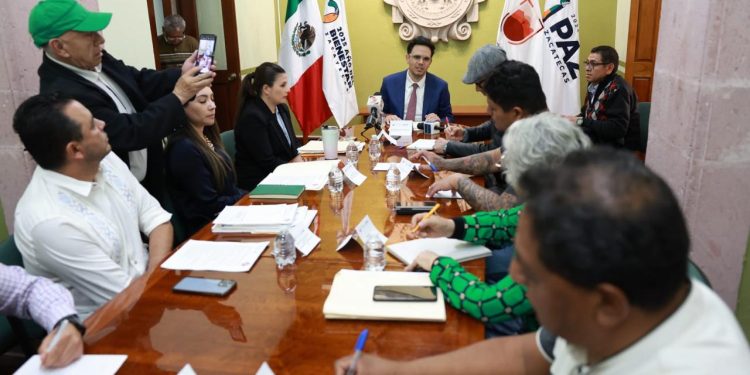 Gobierno de Zacatecas propone solución a becas