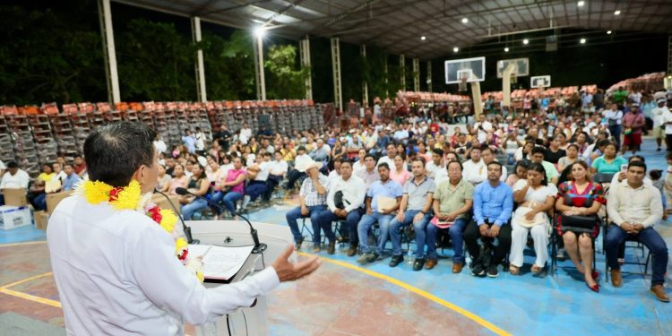 Gobierno de la Primavera Oaxaqueña fortalece la educación en la Costa con equipamiento a escuelas