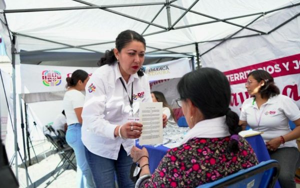 Vecinas y vecinos de Oaxaca de Juárez se benefician con los diferentes servicios de Cayapadu Lii