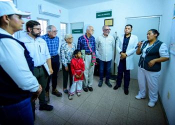 Supervisa gobernador Navarro Quintero la Unidad de Salud de Potrero de la Palmita