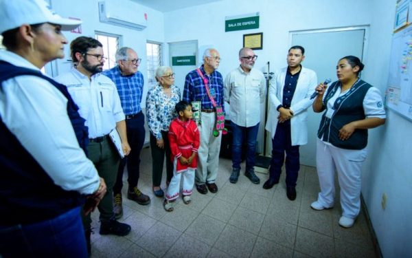 Supervisa gobernador Navarro Quintero la Unidad de Salud de Potrero de la Palmita