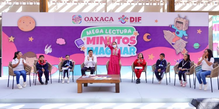 Niñas y niños disfrutan de “Minutos para Imaginar” junto a Salomón Jara y la Presidenta Honoraria del DIF Oaxaca