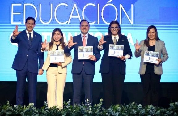 Reafirma Manolo compromiso con la UAdeC para avanzar en la educación en Coahuila