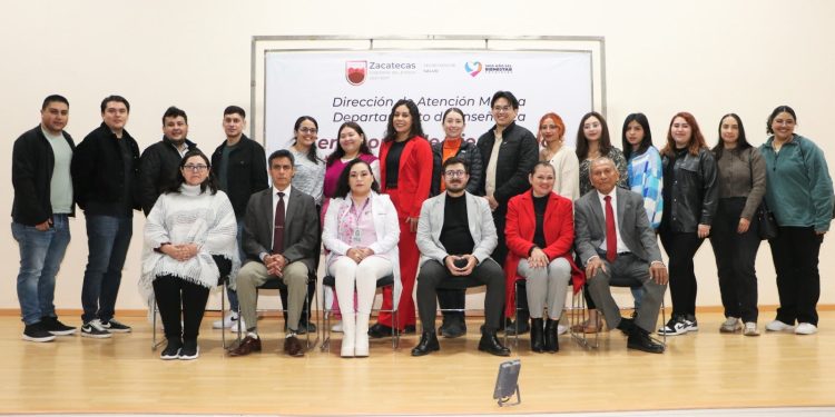 Recibe Secretaría de Salud a estudiantes de medicina que realizarán su servicio social