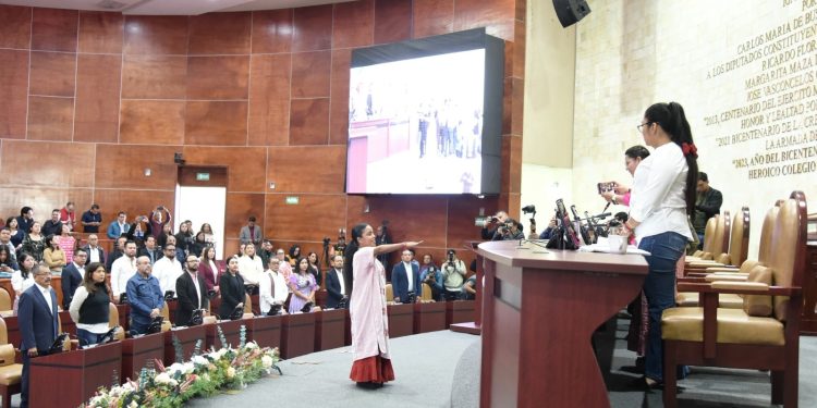 Rinde protesta como diputada local Cecilia Olivia Cruz Merlín