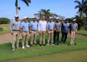 Premia gobernador Américo Villarreal a ganadores de Torneo de Golf DIF Tampico 2025