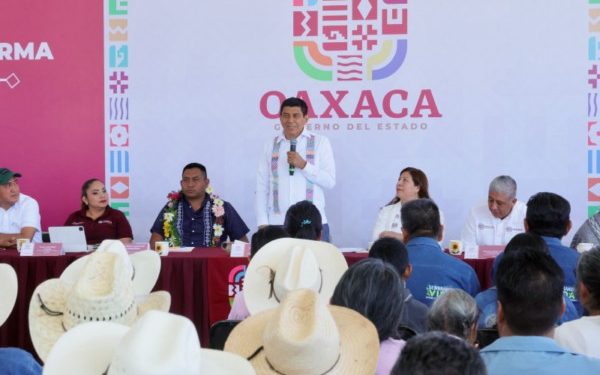 Aporta Salomón Jara con obras y apoyos sociales al bienestar de San Mateo Tlapiltepec