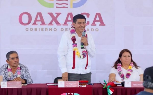 Refrenda Salomón Jara compromiso para el desarrollo de San Andrés Zabache