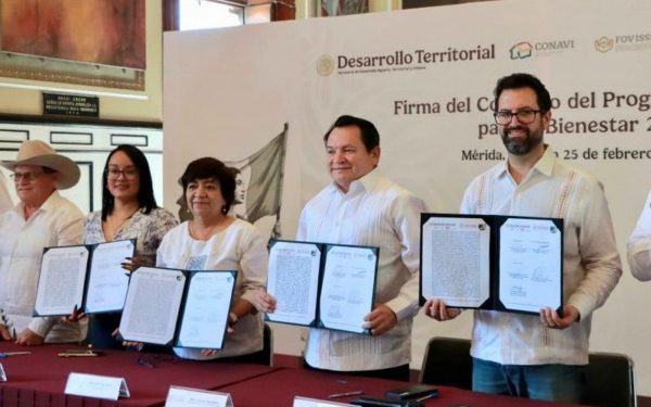 Firman convenio para garantizar viviendas dignas para las familias de Yucatán