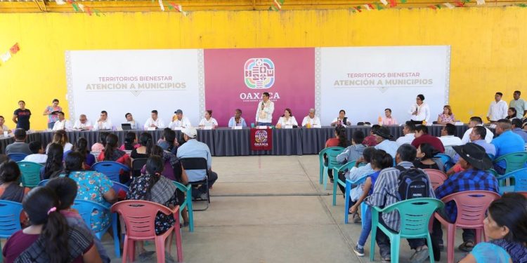 Fija Gobierno de Oaxaca ruta para abatir pobreza de Santa María Zaniza