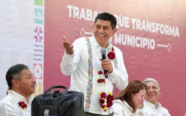 Favorece Salomón Jara con apoyos y programas a San Vicente Nuñú