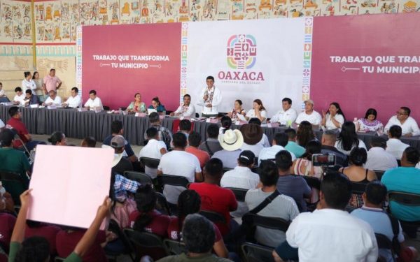Con más de 16 mdp, refuerza Salomón Jara la educación en Villa de Tututepec
