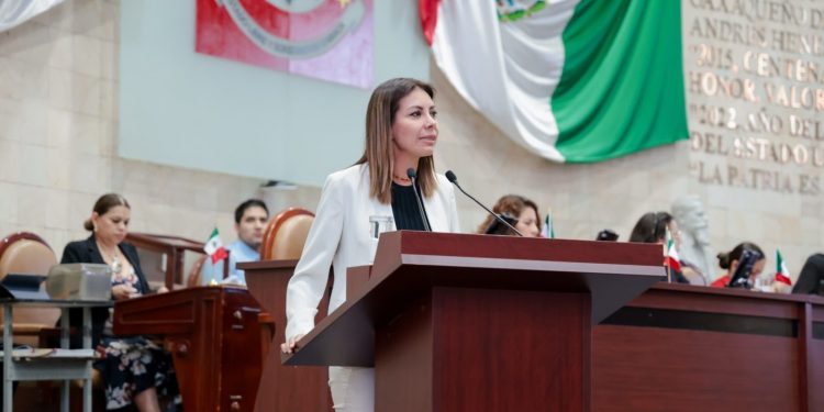 Buscan garantizar la aplicación de la Ley Silla en Oaxaca para regular el trabajo de pie durante largas jornadas