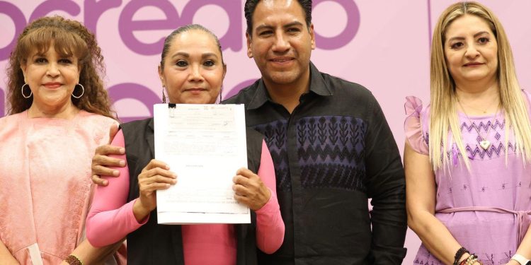 Eduardo Ramírez impulsa la autonomía económica de mujeres con entrega de microcréditos