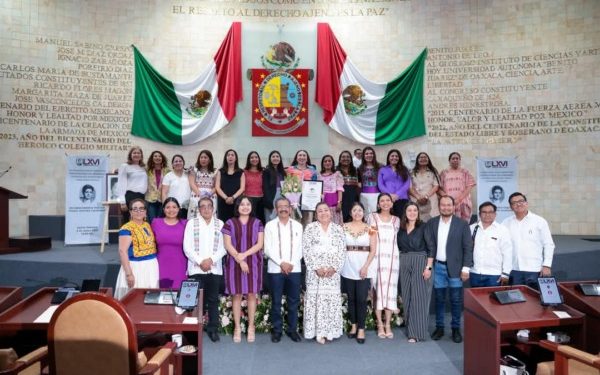 Entrega Congreso de Oaxaca Reconocimiento Público “María Cristina Salmorán” a Xhunashi Caballero